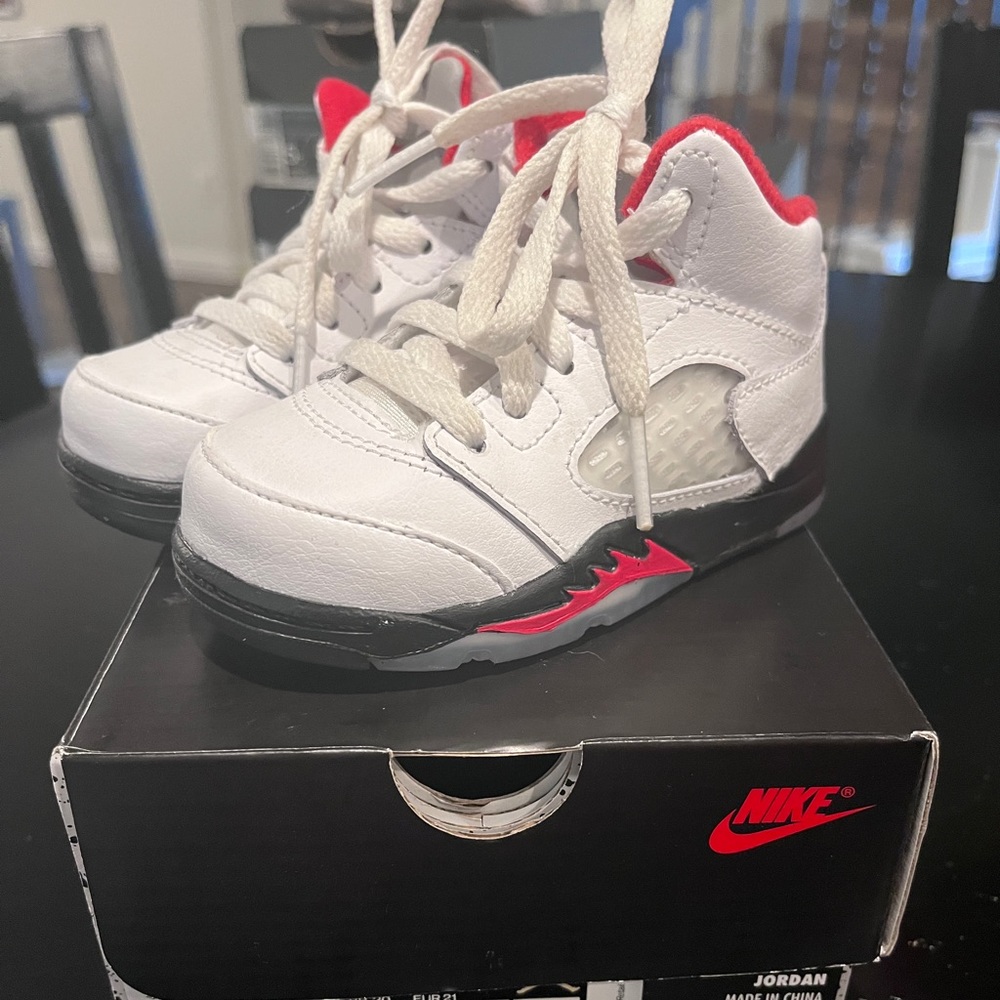 Jordan 5 Retro - Fire Red